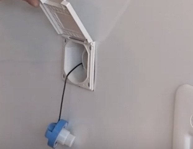 vers water vullen in de camper waterdop openen