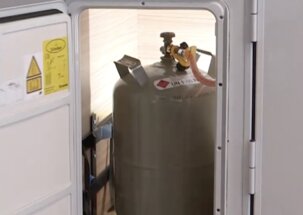 Gas aansluiting in de camper met crashsensor en slangbreukbeveiliging