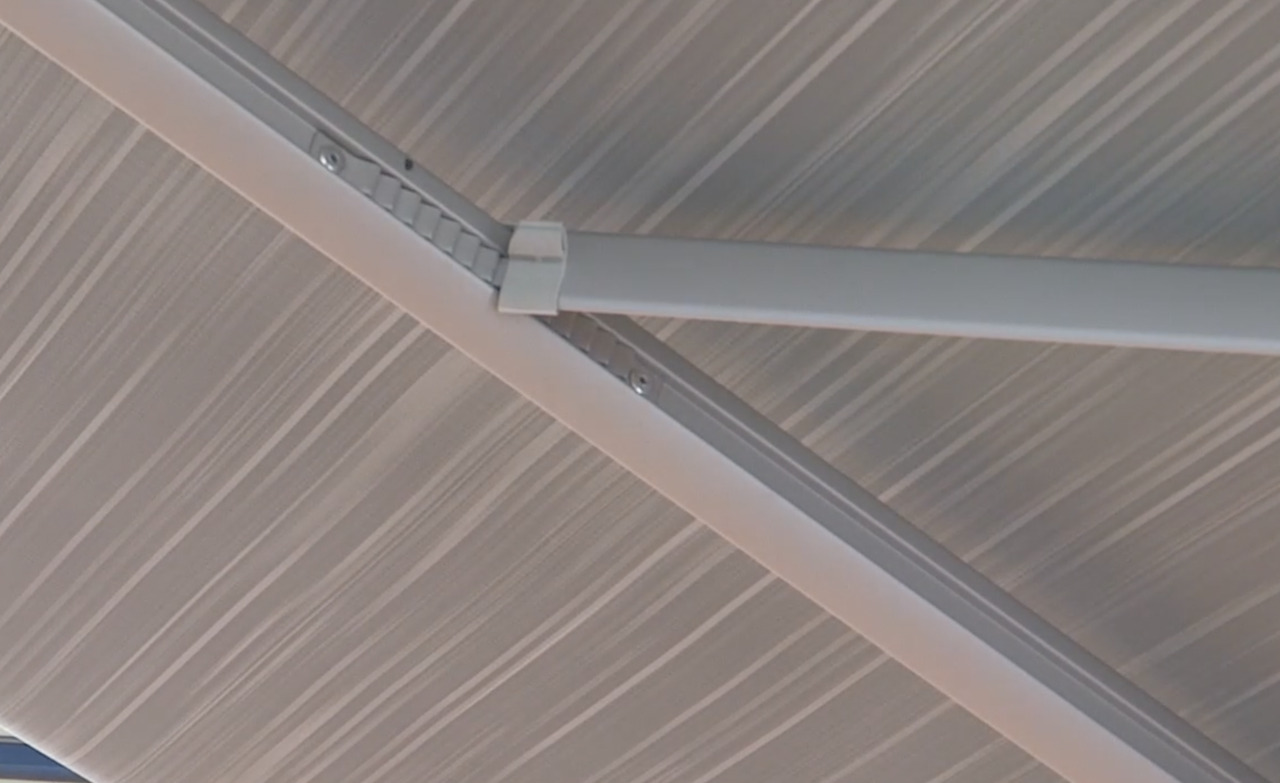 Extra steunarm camper luifel