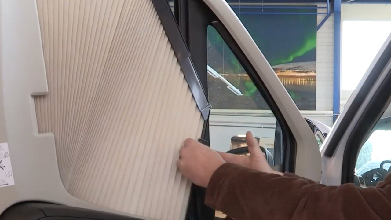 Plissé verduistering sluiten in de camper cabine