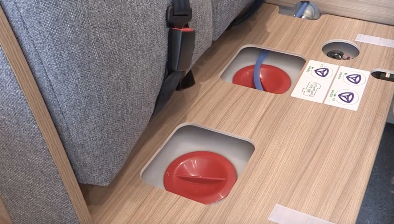 waterpomp in watertank in camper