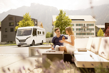 Dethleffs Globebus I6 met hefbed camper huren