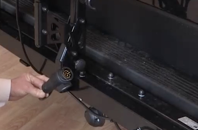 stekker bij fietsendrager buscamper